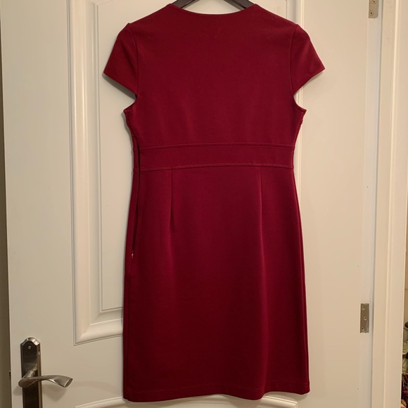 Red Knee-Length Dress - Perfect for All Occasions! - Picture 3 of 4